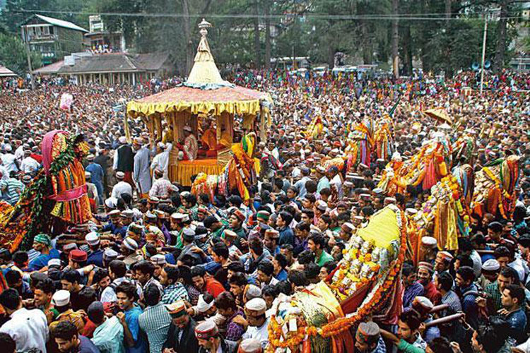 देवी-देवताओं में अटूट आस्था का प्रतीक है कुल्लू दशहरा