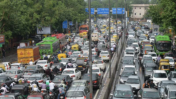 कांट्रैक्ट कैरिज वाहनों की आयु सीमा बढ़ाने की तैयारी