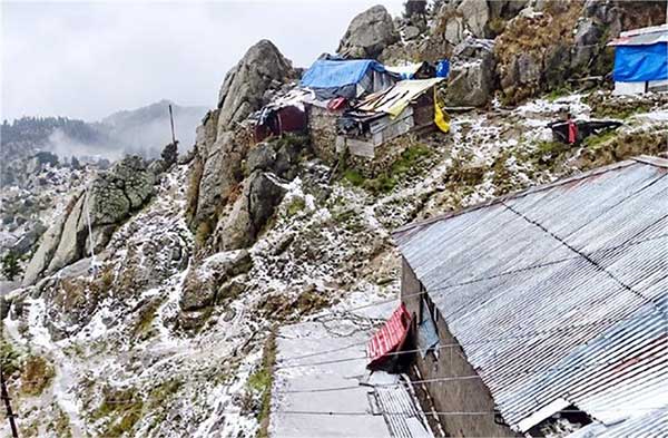 सिरमौर जिले में हुई सर्दियों की पहली बर्फ़बारी
